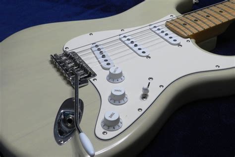 fender highway 1 stratocaster review.